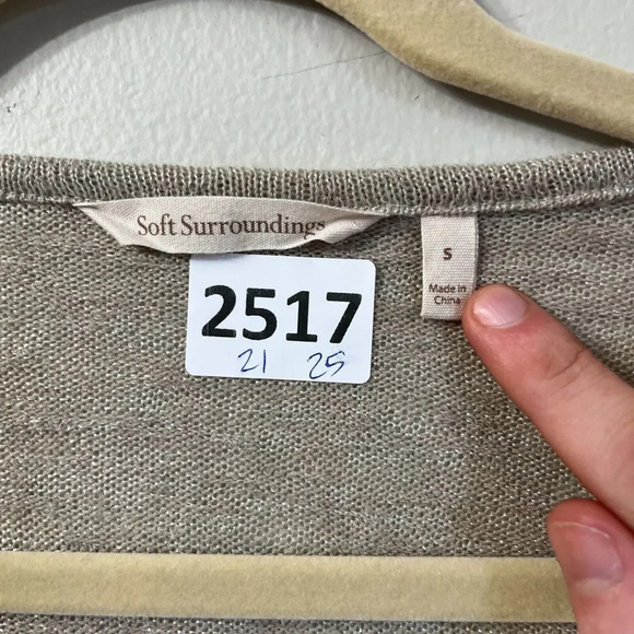 Soft Surroundings Womens Beige Knit V Neck Pullover Sweater Sz Small 1/2 Zip - Picture 2 of 9